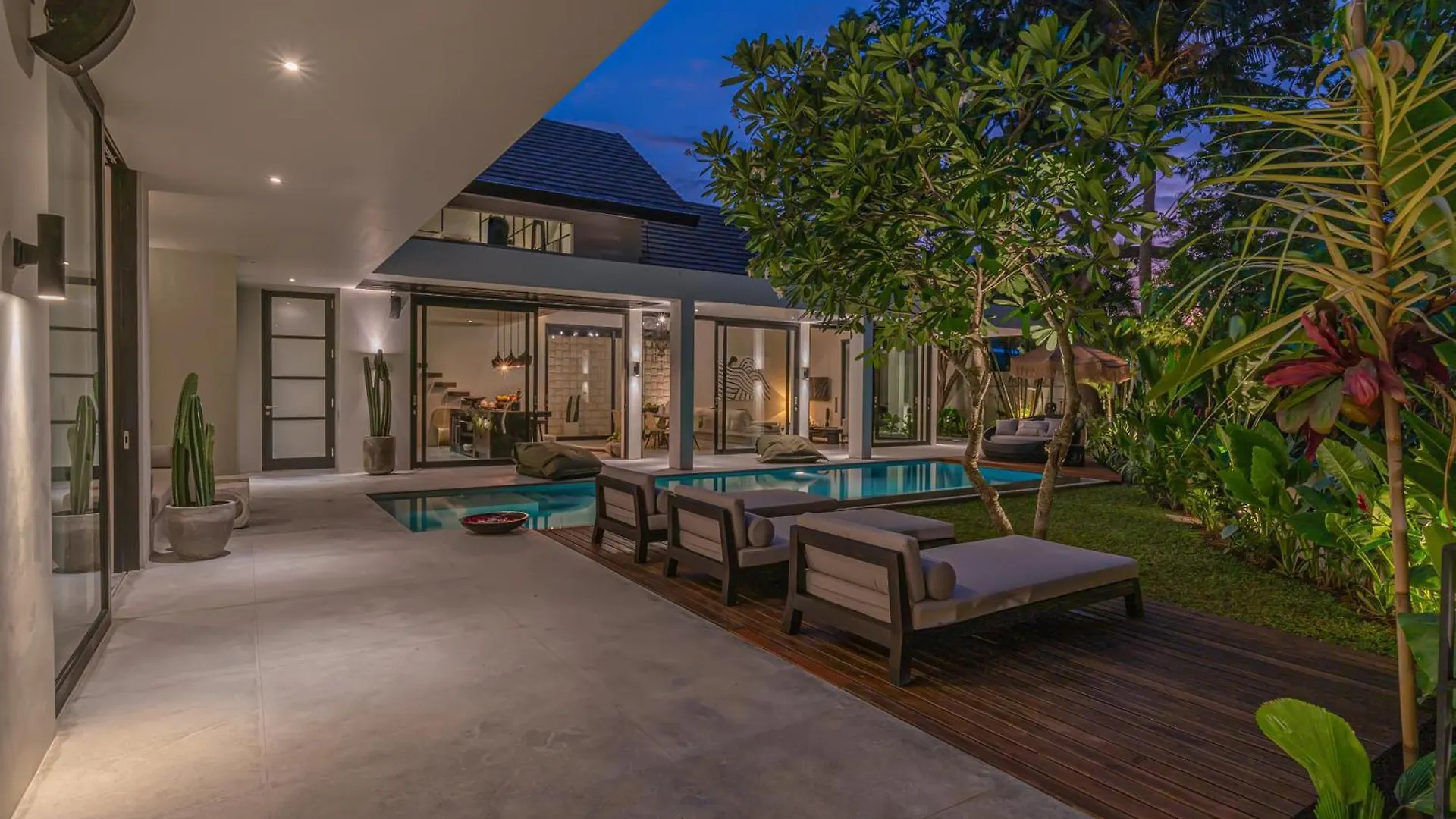 Villa Prana - High End Boutique Style Interior Design 5 Bedroom Villa Canggu  Canggu (Bali)